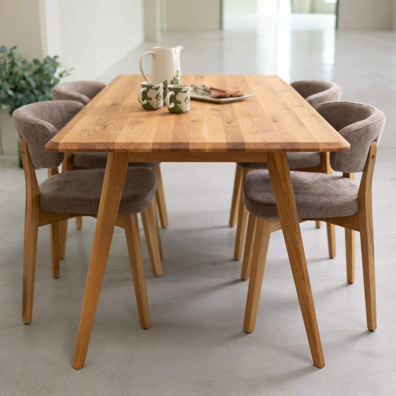 Rechthoekige massief houten tafel